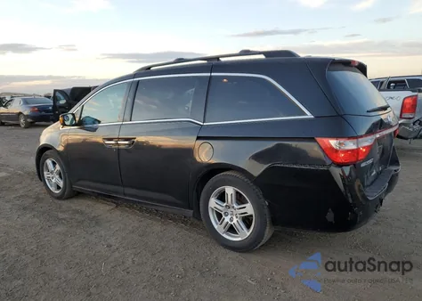 2011 Honda Odyssey Touring z USA, uszkodzony, nr VIN 5FNRL5H93BB037711